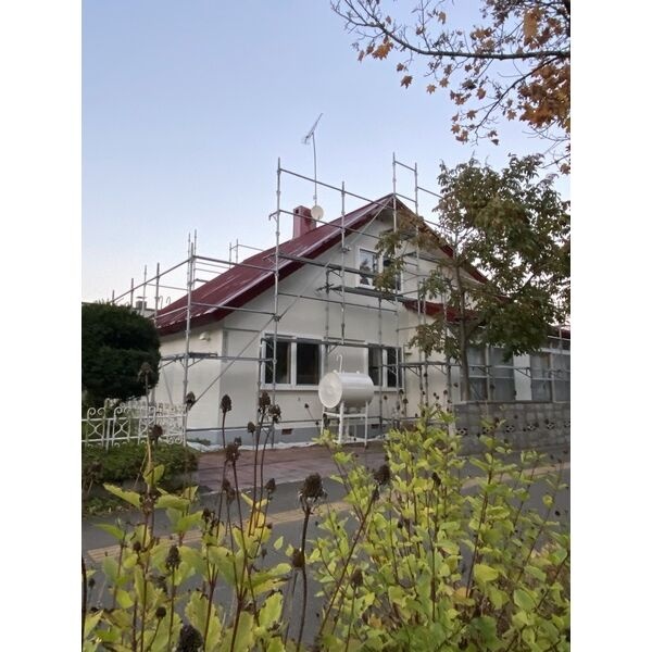 建物外観（塗装工事中の撮影）