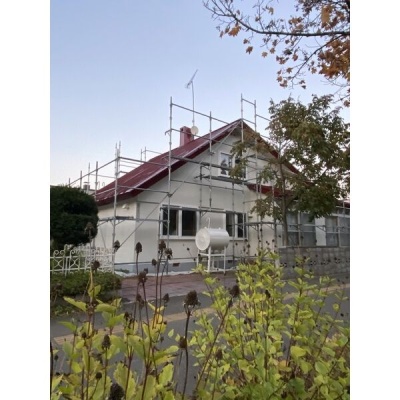 建物外観（塗装工事中の撮影）