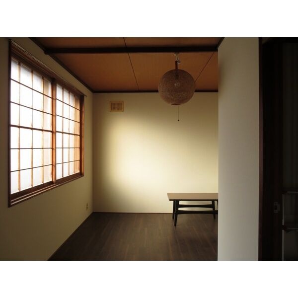 洋室：障子窓のあるお部屋