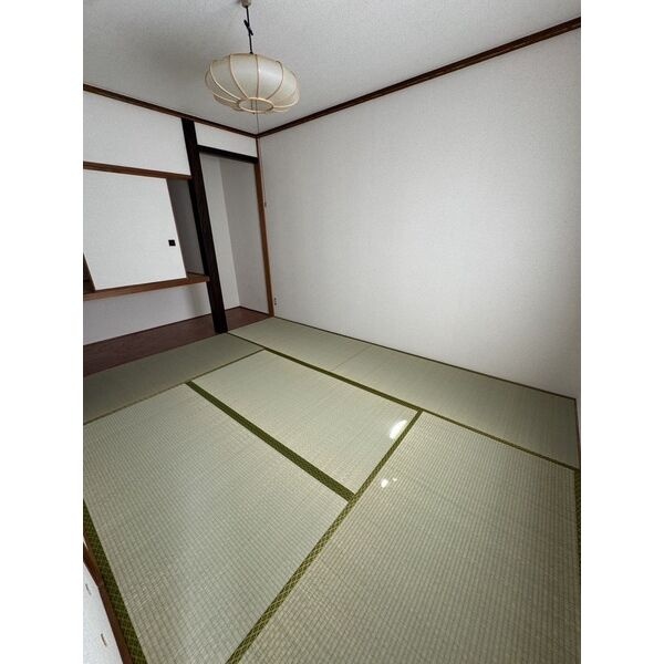 畳のある居室・収納側