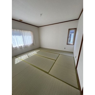 畳のある居室・窓側