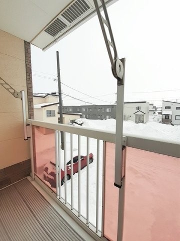 開放的で明るい空間を演出してくれるバルコニーです