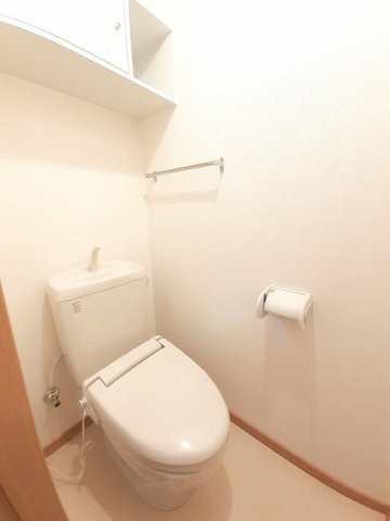 コンパクトで使いやすいトイレです