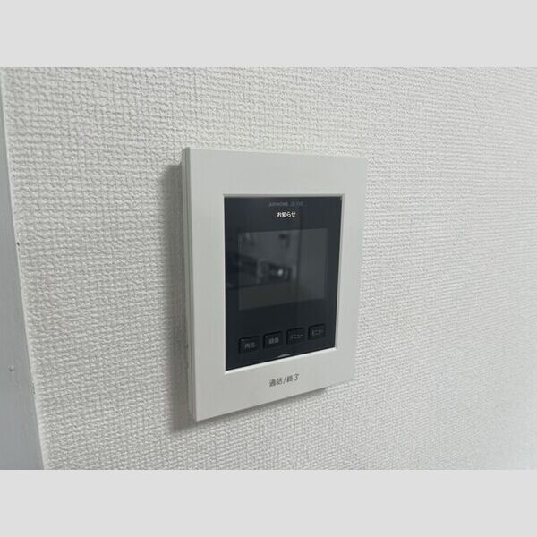 来訪者を確認できるモニター付インターホン