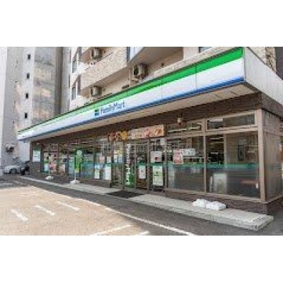 徒歩4分。