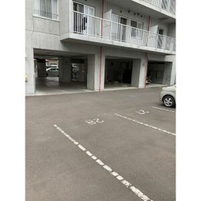 敷地内の屋外駐車スペース