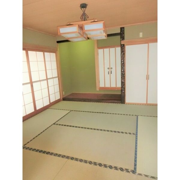 床の間のある8帖和室