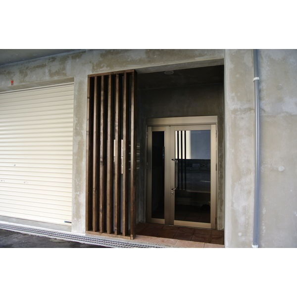 建物の共用エントランス