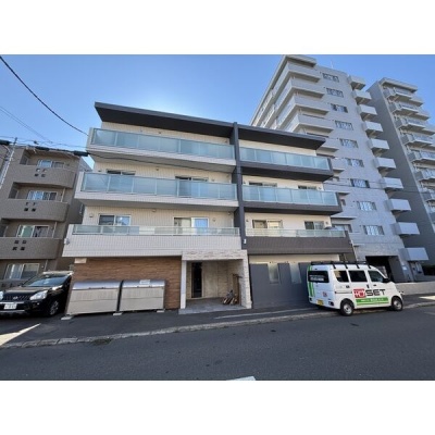 2021年9月築・RC造4階建の建物外観