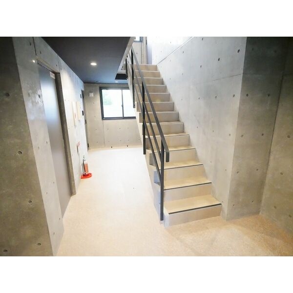 建物内の共用階段