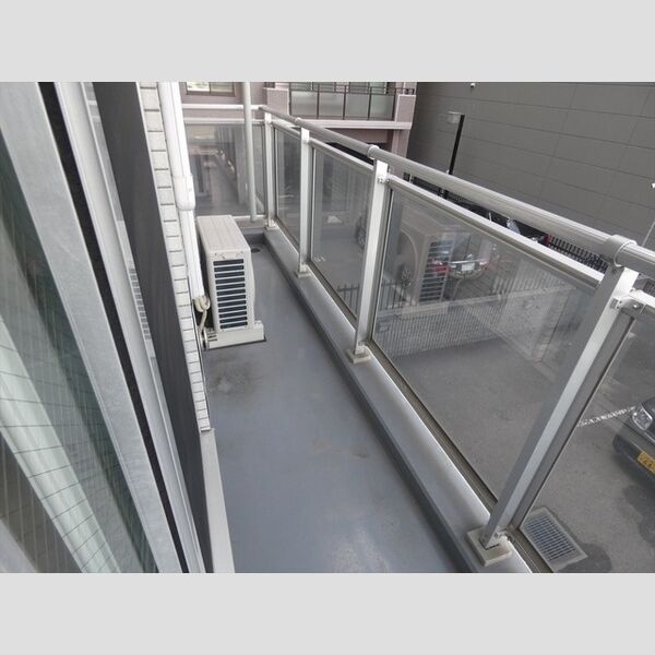 室内参考：室外機のあるバルコニー