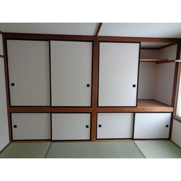 和室の押入収納