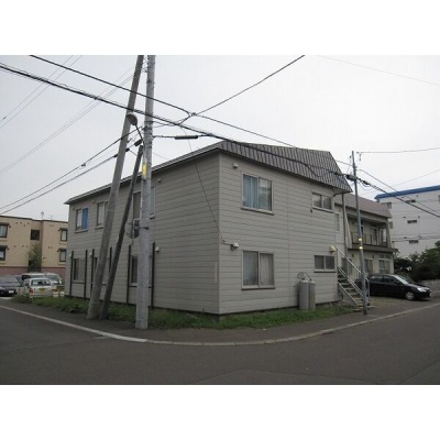 別方向から見た建物外観