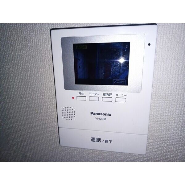 来訪者を確認できるモニター付きインターホン