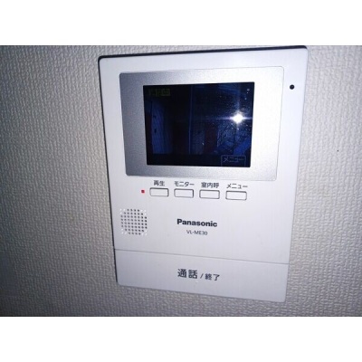 来訪者を確認できるモニター付きインターホン