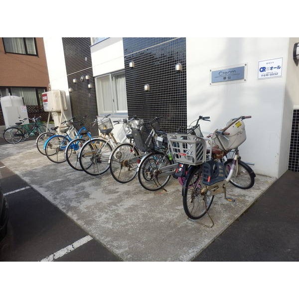 建物前の駐輪スペース
