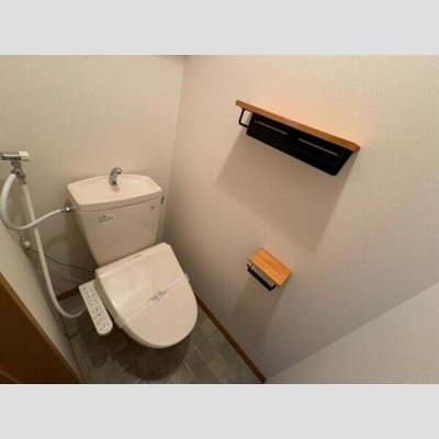 過去撮影：温水洗浄トイレを備えた独立トイレ