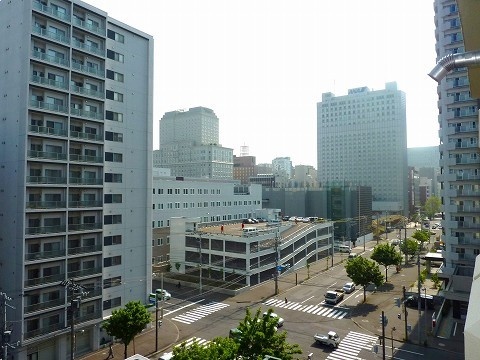 周辺の街並み。市街地の雰囲気をご覧いただけます。