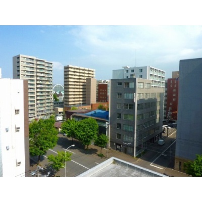 周辺の建物と道路。近隣の街並みをご覧いただけます。