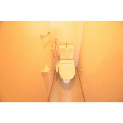 温水洗浄トイレ付き。室内の配置をご確認ください。