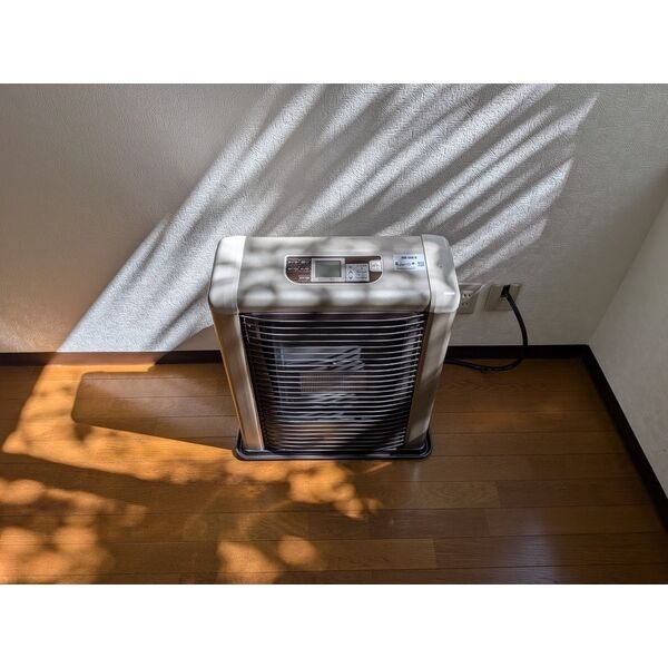 灯油暖房の設置位置。室内写真で家具の置き方を考えられます。
