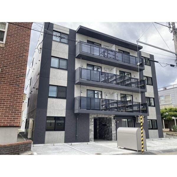 バルコニー側から見た建物外観