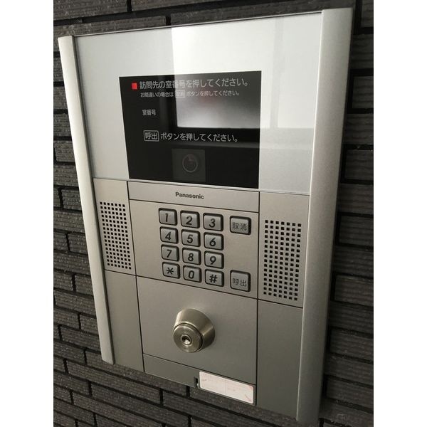 エントランスのオートロック操作盤です。