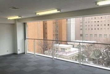 【前面ガラス張り】事務所 向け (物件No.0525)