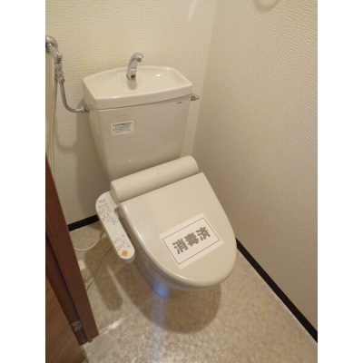 参考写真：温水洗浄機能付きトイレ。