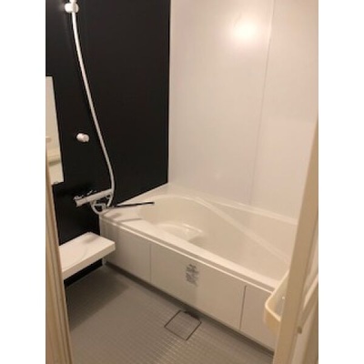 バス・トイレが別の間取り。浴槽でゆったりお湯につかれます。