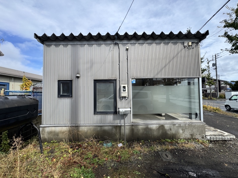 横から見た建物