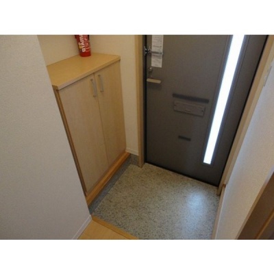 玄関にはシューズボックス。靴を収納してすっきり使えます。