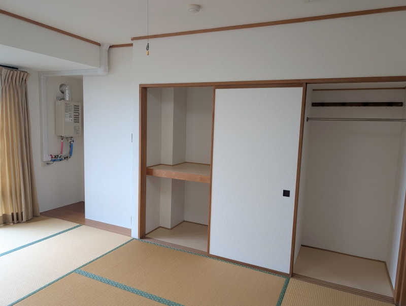 和室の収納と給湯器