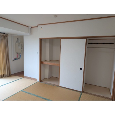 和室の収納と給湯器