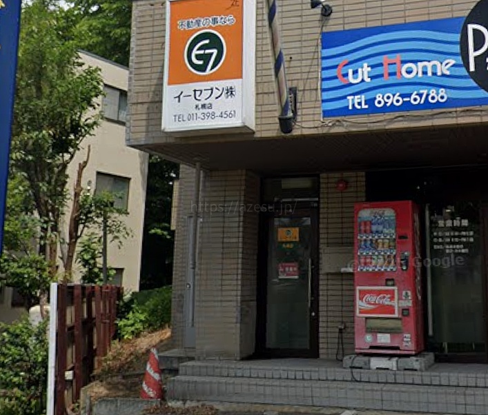 １階　専用入り口（階段）