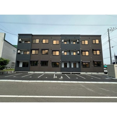 外観（2025年6月築・木造3階建）