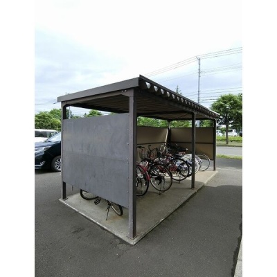 お出かけに便利な屋根付きの駐輪場