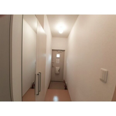 玄関から居室へ続く廊下