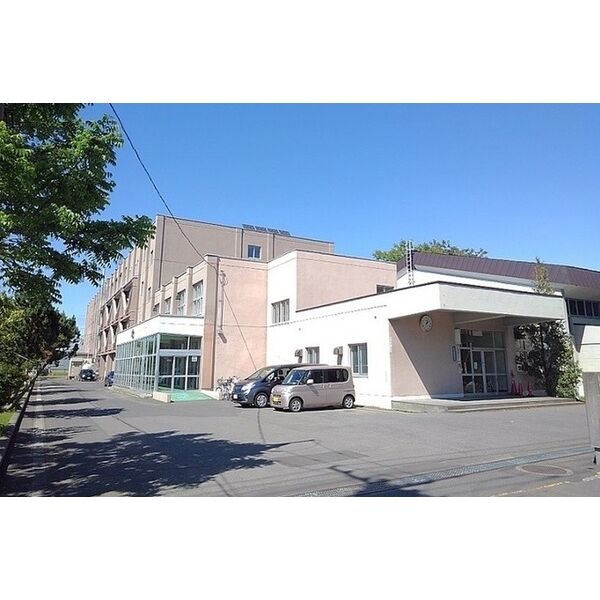 通学区の拓北小学校・徒歩6分