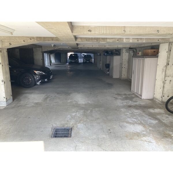 屋根付き駐車場／ロードヒーティング対応