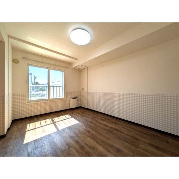 5.8帖の洋室。寝室や仕事部屋に