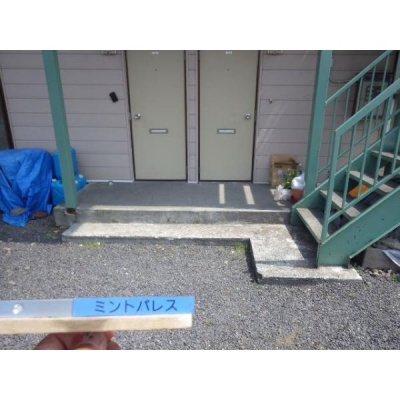 建物の入口付近