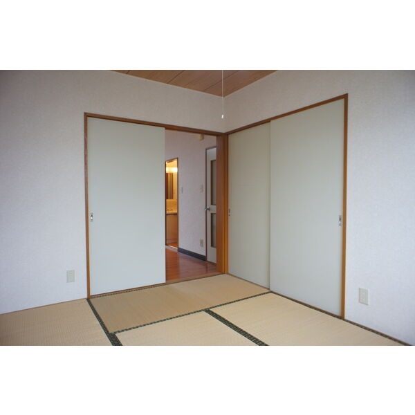押入のある6帖和室