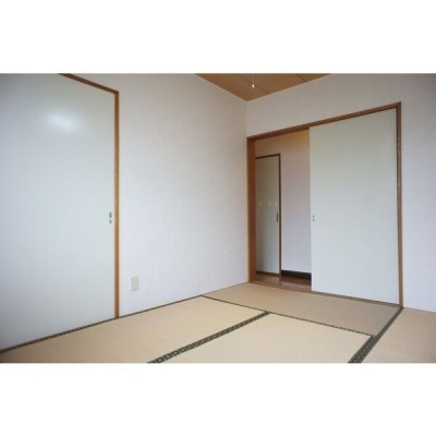 押入のある6帖和室