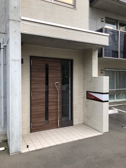 オートロック付きの共用エントランス