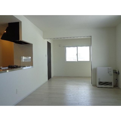 参考：対面キッチンから続くリビング