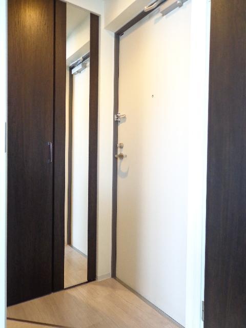 参考：玄関から各部屋へ続く廊下