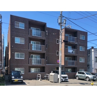 RC造4階建・バルコニーのある建物外観