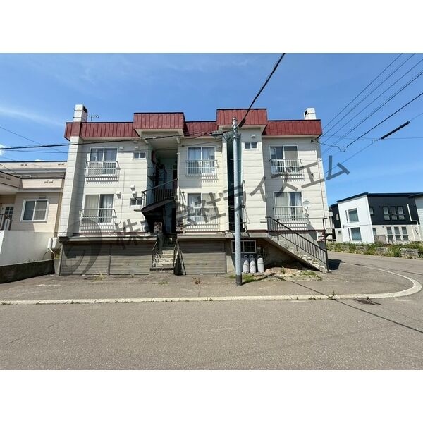 建物正面からの外観