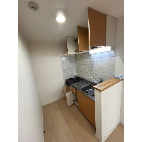 収納を備えたキッチン